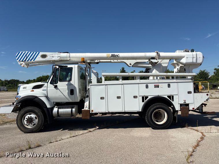 image for item DV8510 2012 International WorkStar 7300 bucket truck