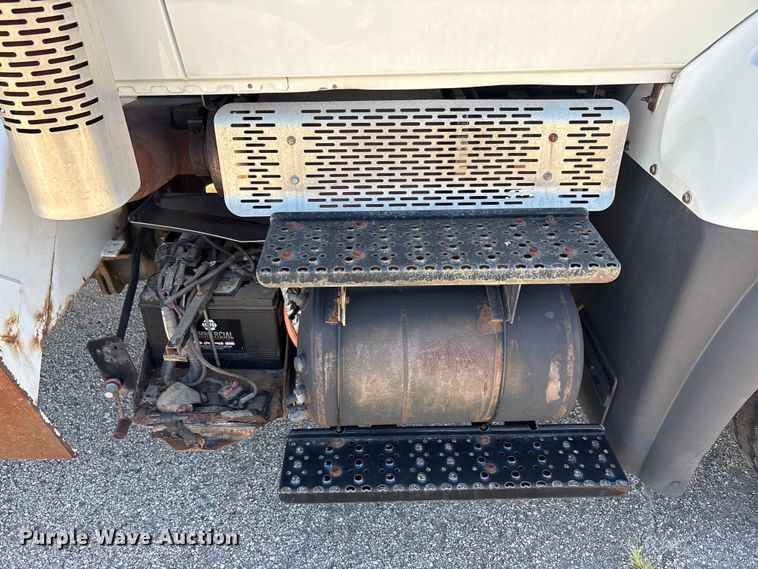 image for item DV8510 2012 International WorkStar 7300 bucket truck