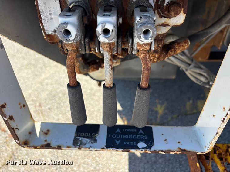 image for item DV8510 2012 International WorkStar 7300 bucket truck