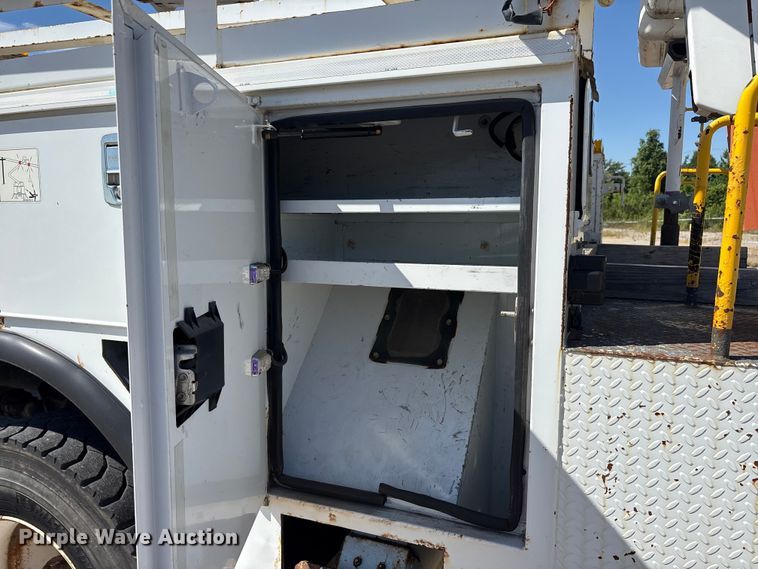 image for item DV8510 2012 International WorkStar 7300 bucket truck