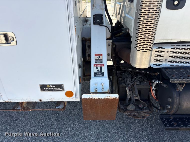 image for item DV8510 2012 International WorkStar 7300 bucket truck