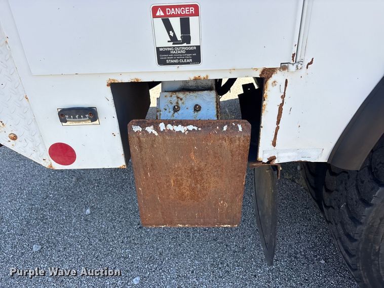 image for item DV8510 2012 International WorkStar 7300 bucket truck