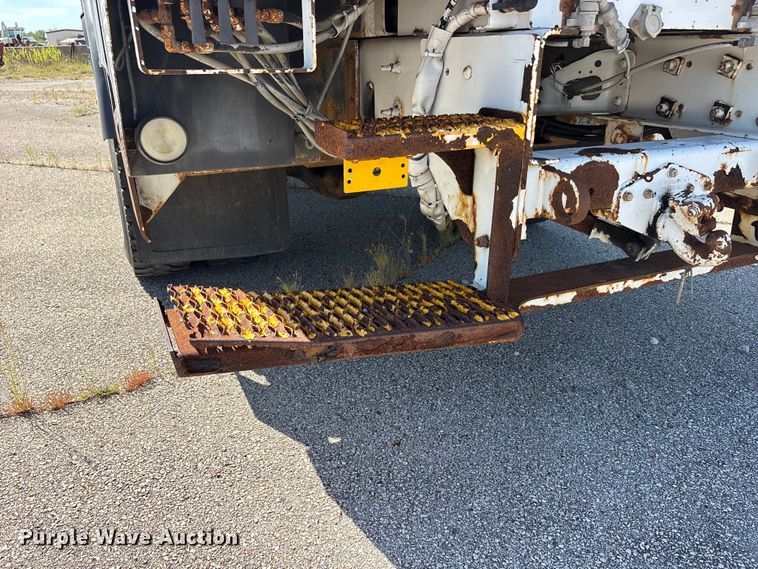 image for item DV8510 2012 International WorkStar 7300 bucket truck