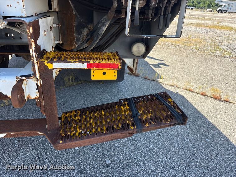 image for item DV8510 2012 International WorkStar 7300 bucket truck