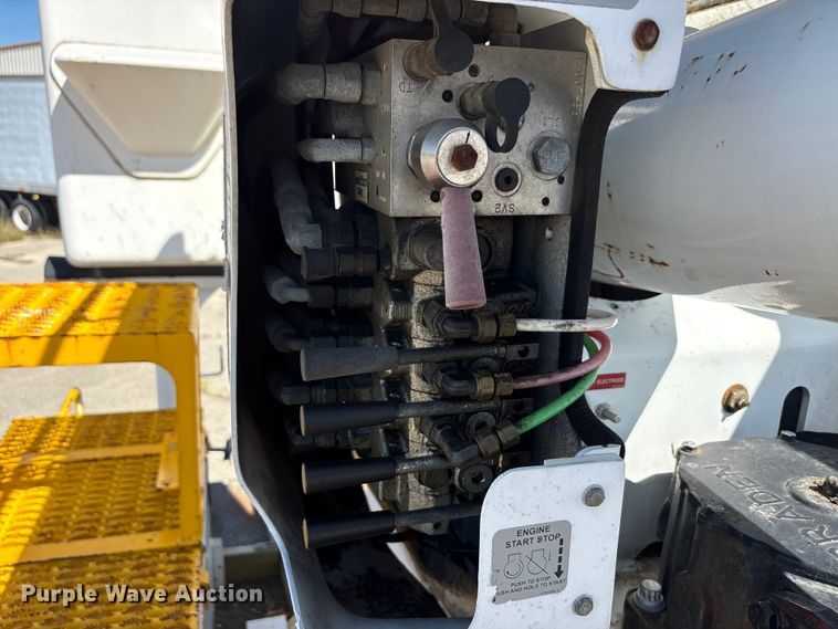 image for item DV8510 2012 International WorkStar 7300 bucket truck
