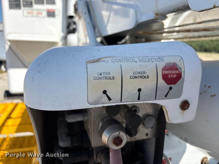 image for item DV8510 2012 International WorkStar 7300 bucket truck