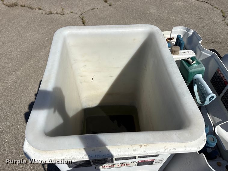 image for item DV8510 2012 International WorkStar 7300 bucket truck