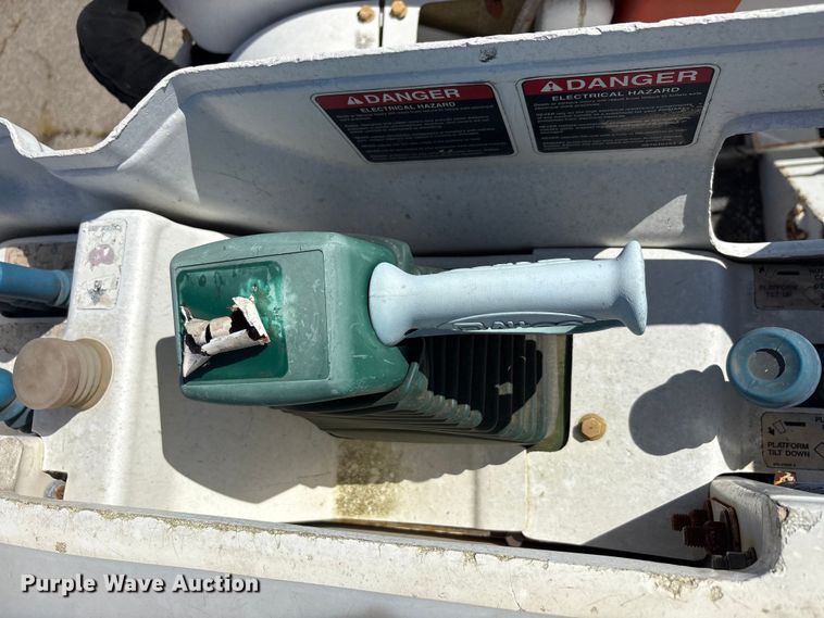 image for item DV8510 2012 International WorkStar 7300 bucket truck