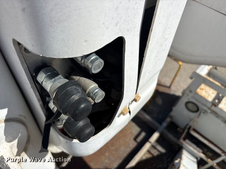 image for item DV8510 2012 International WorkStar 7300 bucket truck