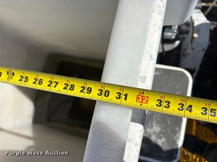 image for item DV8510 2012 International WorkStar 7300 bucket truck
