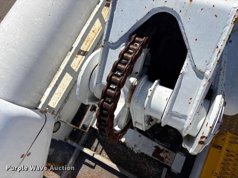 image for item DV8510 2012 International WorkStar 7300 bucket truck