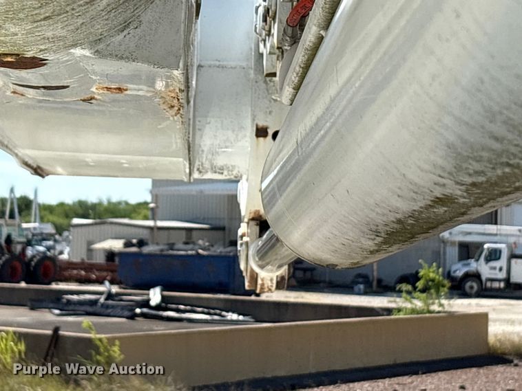 image for item DV8510 2012 International WorkStar 7300 bucket truck