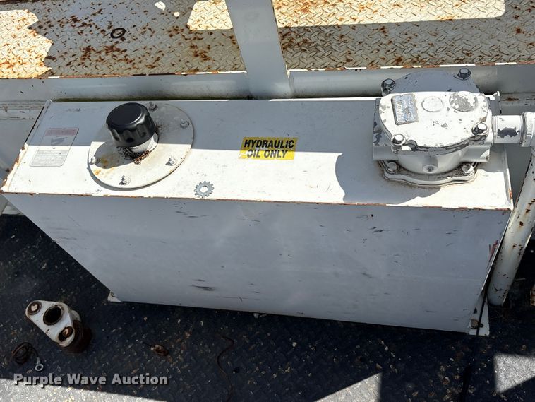 image for item DV8510 2012 International WorkStar 7300 bucket truck