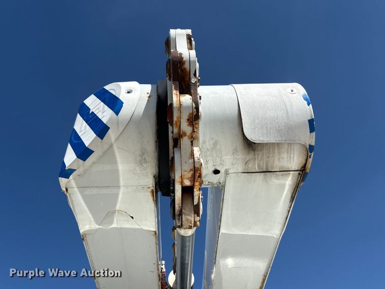 image for item DV8510 2012 International WorkStar 7300 bucket truck
