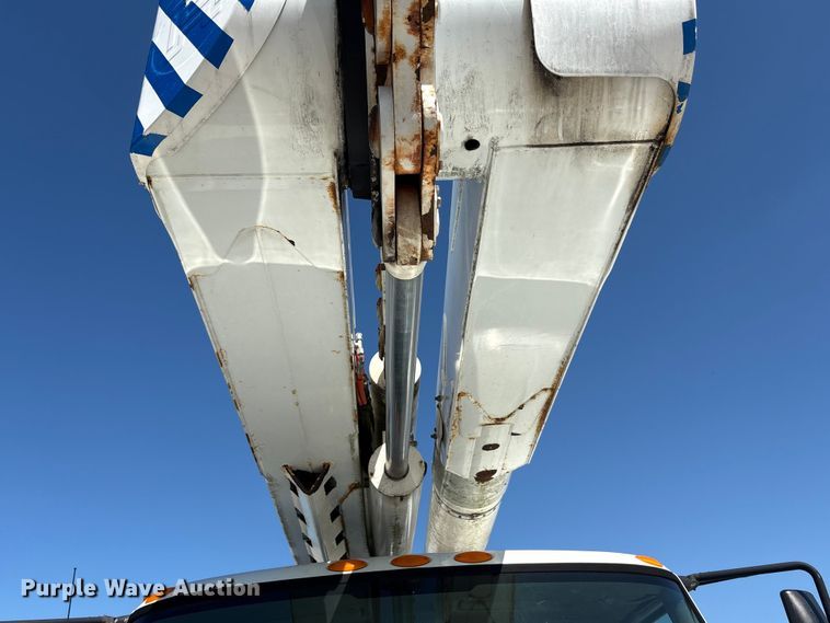 image for item DV8510 2012 International WorkStar 7300 bucket truck