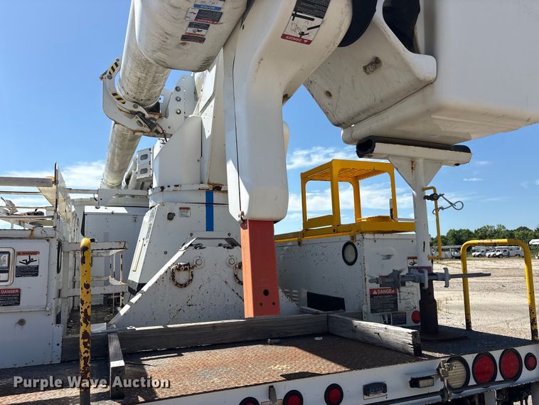 image for item DV8510 2012 International WorkStar 7300 bucket truck