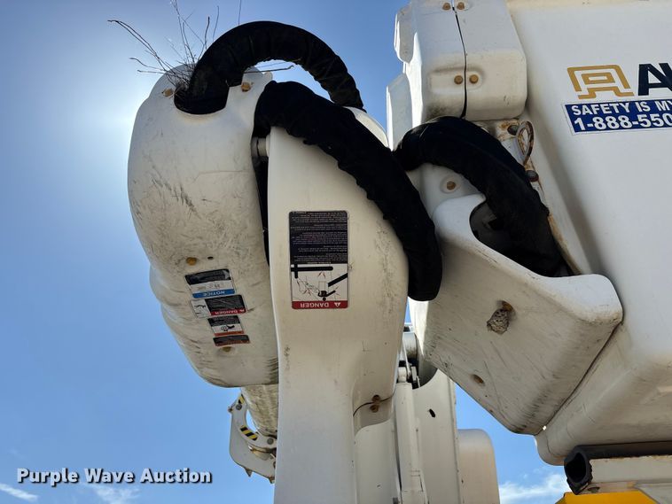 image for item DV8510 2012 International WorkStar 7300 bucket truck