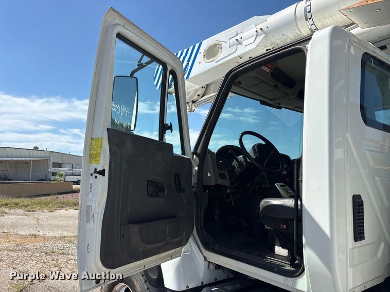 image for item DV8510 2012 International WorkStar 7300 bucket truck