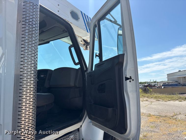image for item DV8510 2012 International WorkStar 7300 bucket truck
