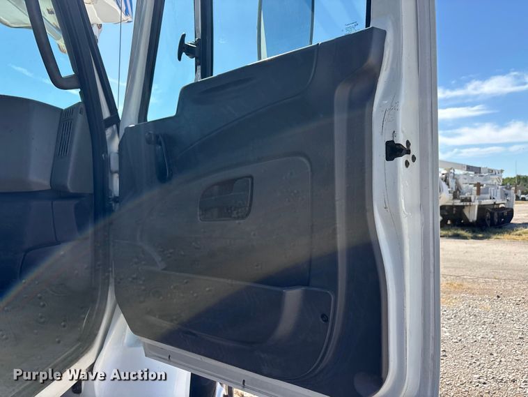 image for item DV8510 2012 International WorkStar 7300 bucket truck