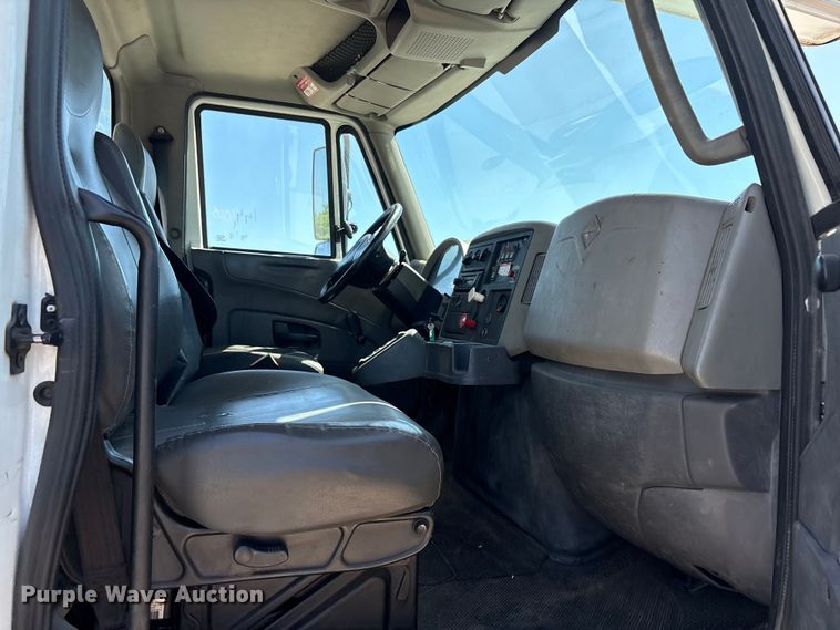 image for item DV8510 2012 International WorkStar 7300 bucket truck