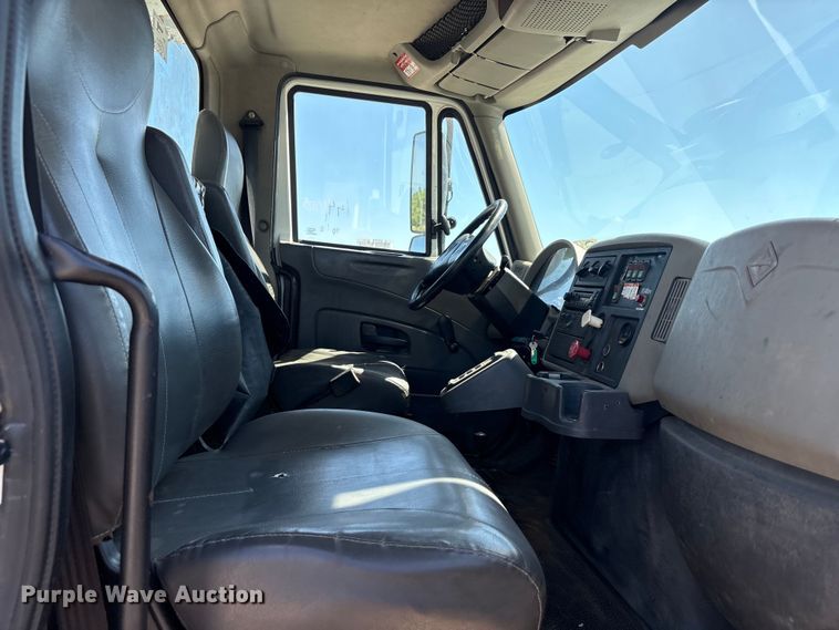 image for item DV8510 2012 International WorkStar 7300 bucket truck