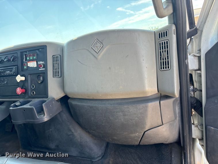 image for item DV8510 2012 International WorkStar 7300 bucket truck