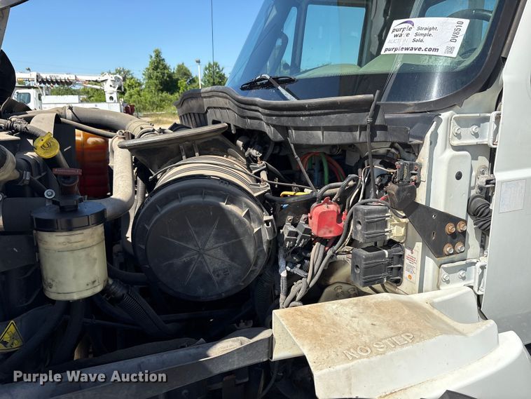image for item DV8510 2012 International WorkStar 7300 bucket truck