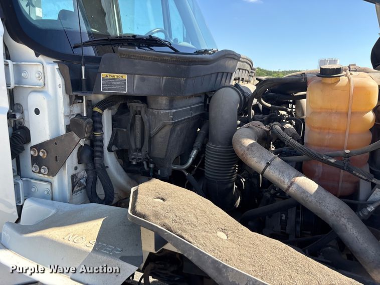 image for item DV8510 2012 International WorkStar 7300 bucket truck