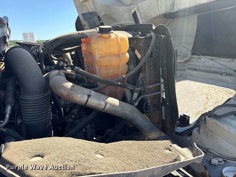 image for item DV8510 2012 International WorkStar 7300 bucket truck