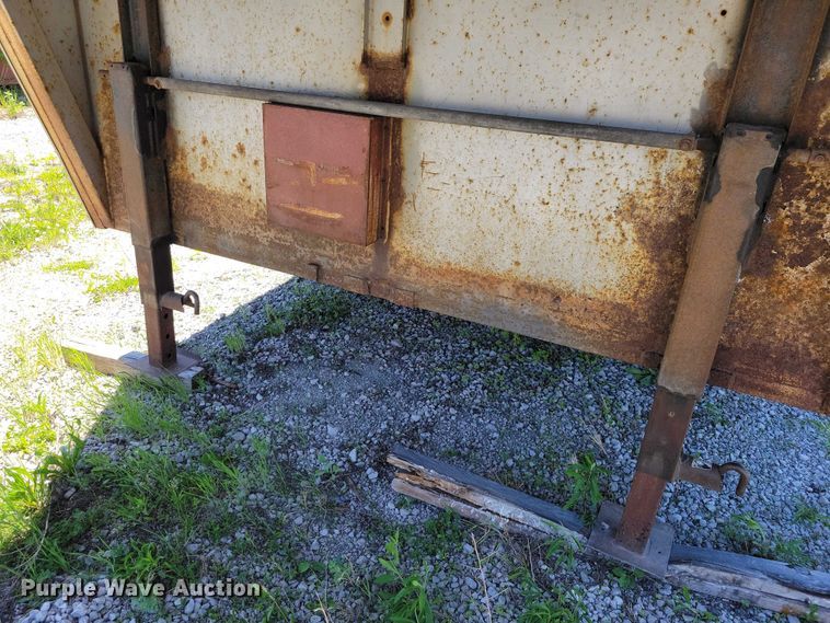 image for item DZ7127 1999 Featherlight enclosed cargo trailer