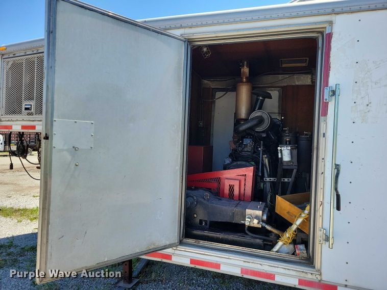 image for item DZ7127 1999 Featherlight enclosed cargo trailer
