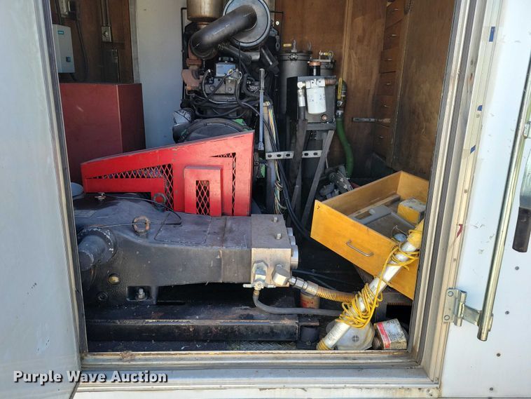 image for item DZ7127 1999 Featherlight enclosed cargo trailer
