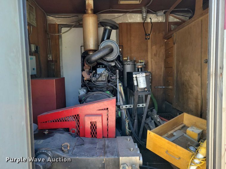image for item DZ7127 1999 Featherlight enclosed cargo trailer