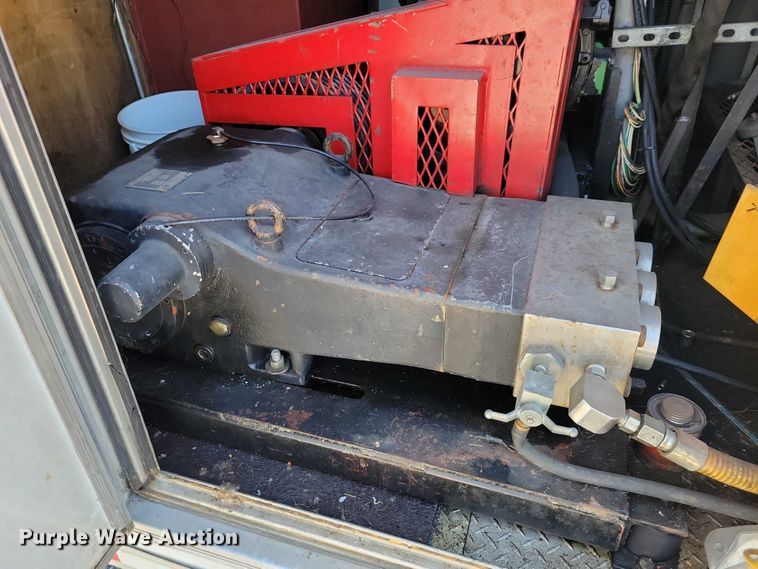image for item DZ7127 1999 Featherlight enclosed cargo trailer