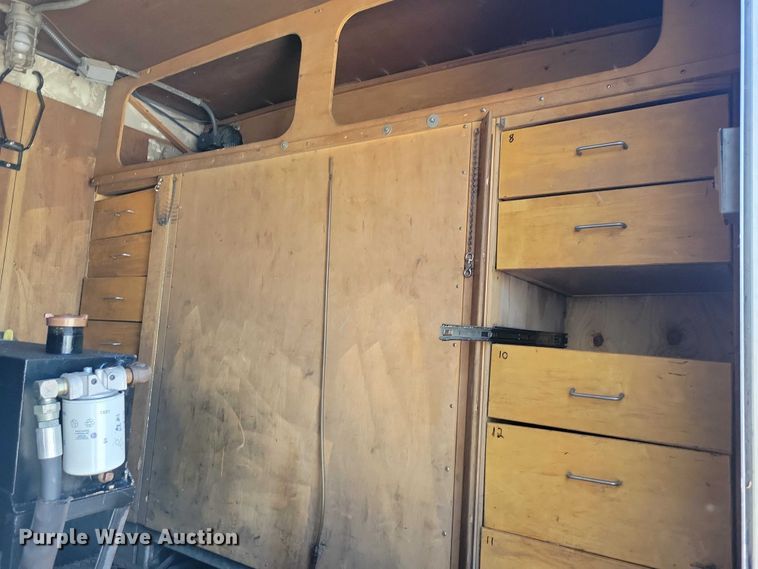 image for item DZ7127 1999 Featherlight enclosed cargo trailer