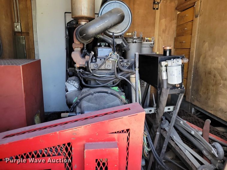 image for item DZ7127 1999 Featherlight enclosed cargo trailer
