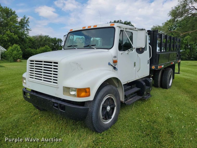 image for item DZ7130 1994 International 4600 flatbed truck