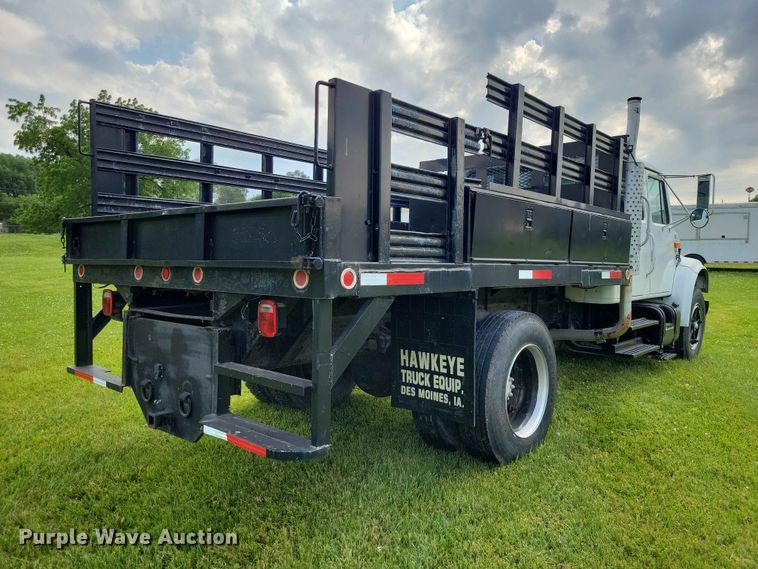 image for item DZ7130 1994 International 4600 flatbed truck