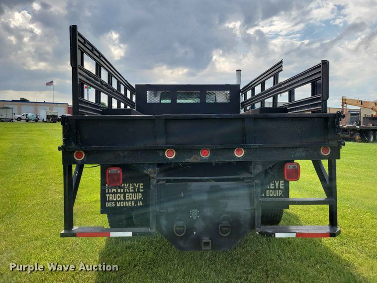 image for item DZ7130 1994 International 4600 flatbed truck