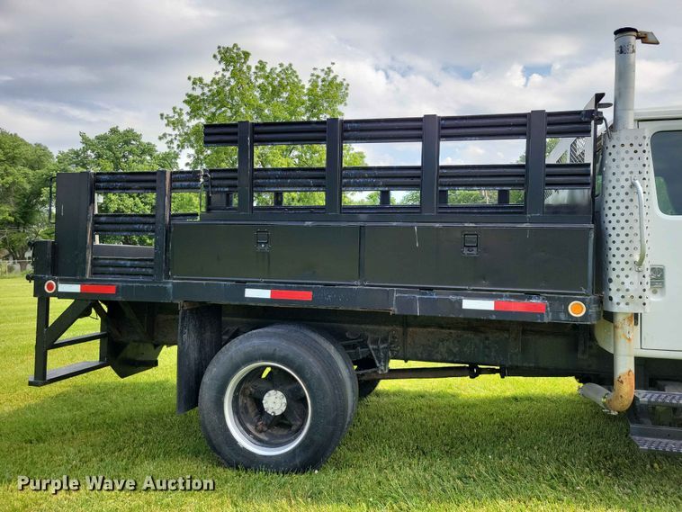 image for item DZ7130 1994 International 4600 flatbed truck