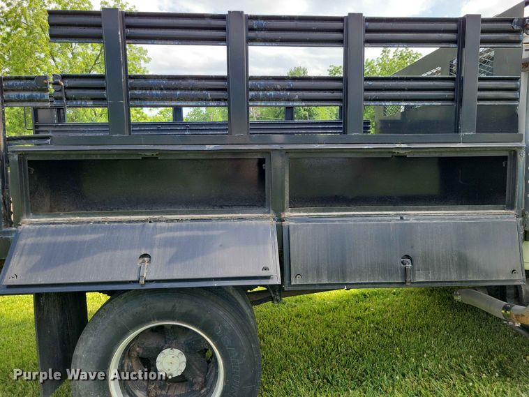 image for item DZ7130 1994 International 4600 flatbed truck