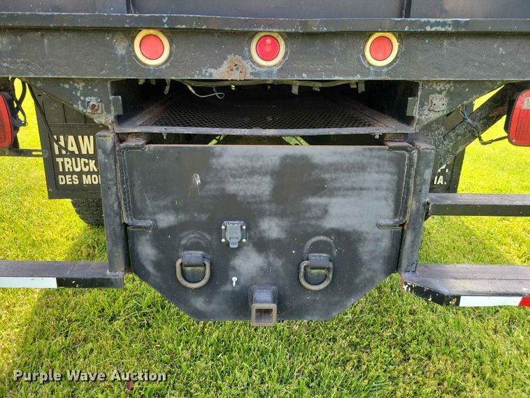 image for item DZ7130 1994 International 4600 flatbed truck
