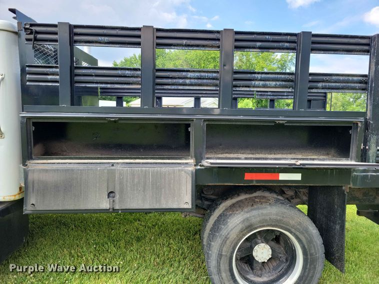 image for item DZ7130 1994 International 4600 flatbed truck