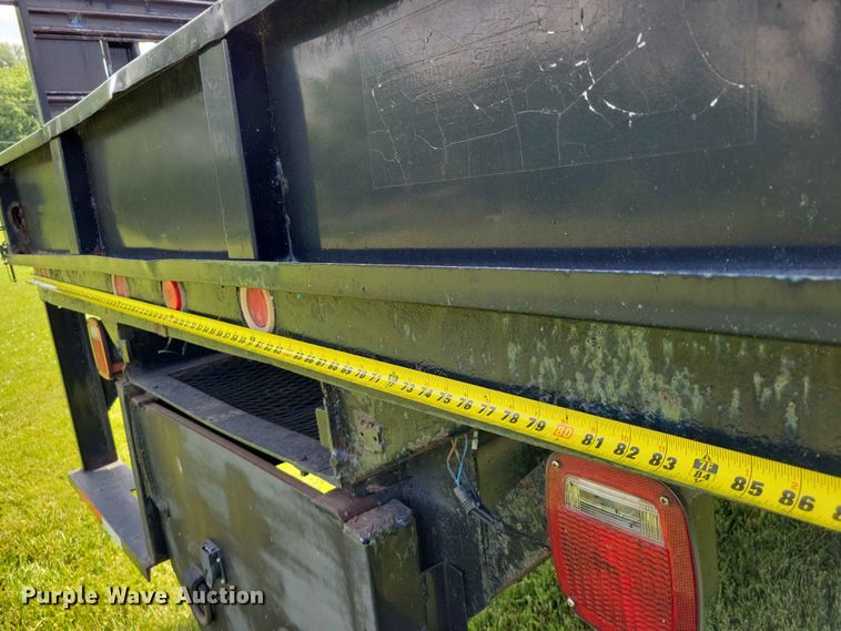 image for item DZ7130 1994 International 4600 flatbed truck