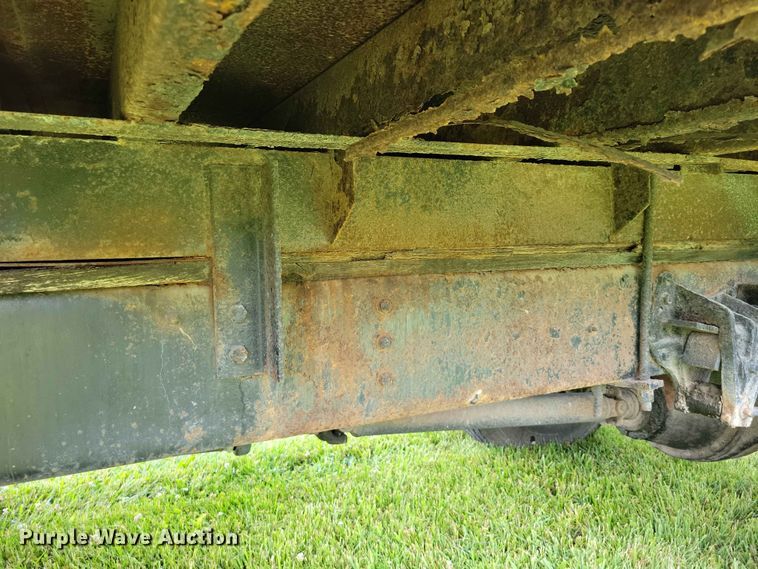 image for item DZ7130 1994 International 4600 flatbed truck