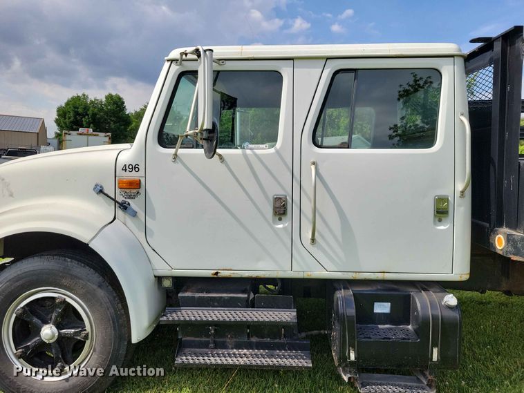 image for item DZ7130 1994 International 4600 flatbed truck