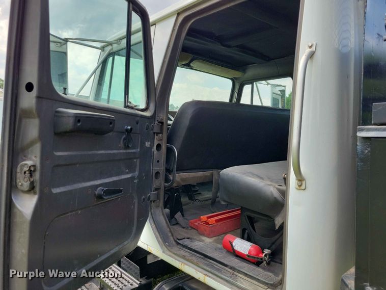 image for item DZ7130 1994 International 4600 flatbed truck