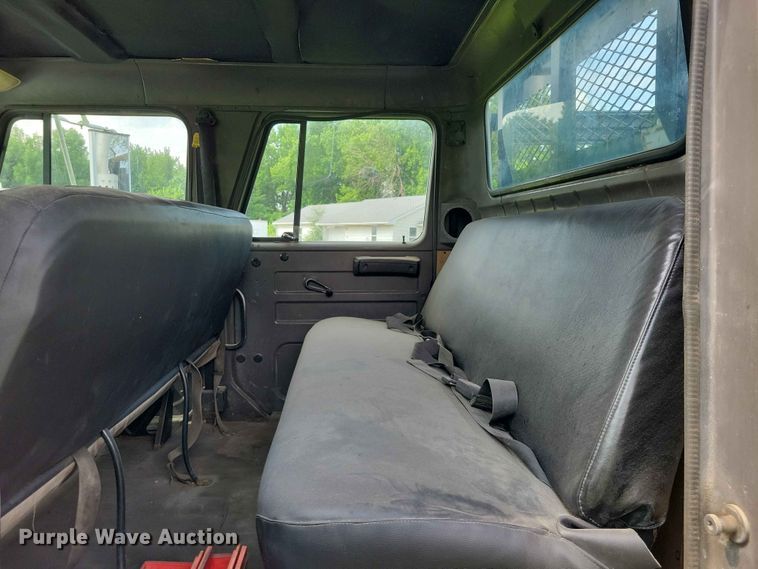 image for item DZ7130 1994 International 4600 flatbed truck