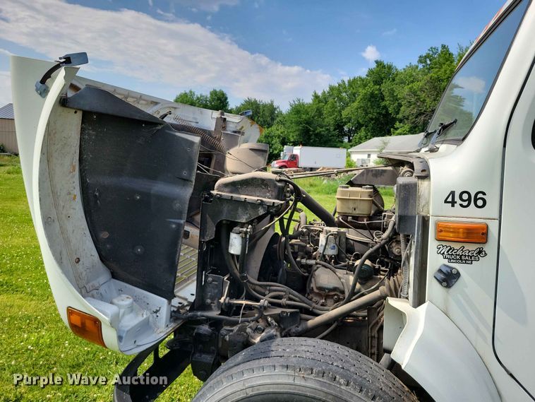 image for item DZ7130 1994 International 4600 flatbed truck
